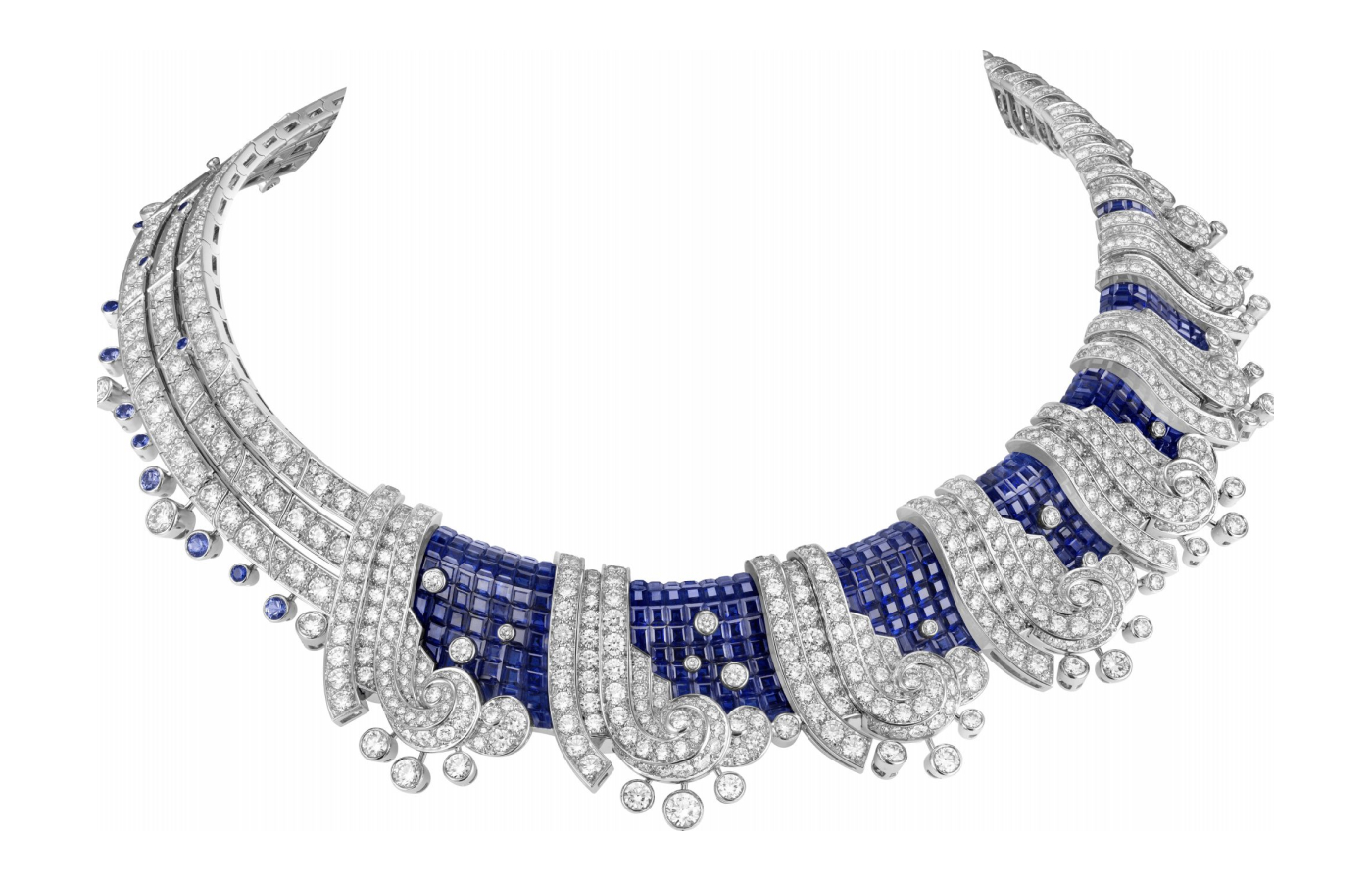  Van Cleef & Arpels Écume Mystérieuse necklace in white and rose gold, set with Traditional Mystery Set sapphires, sapphires and diamonds