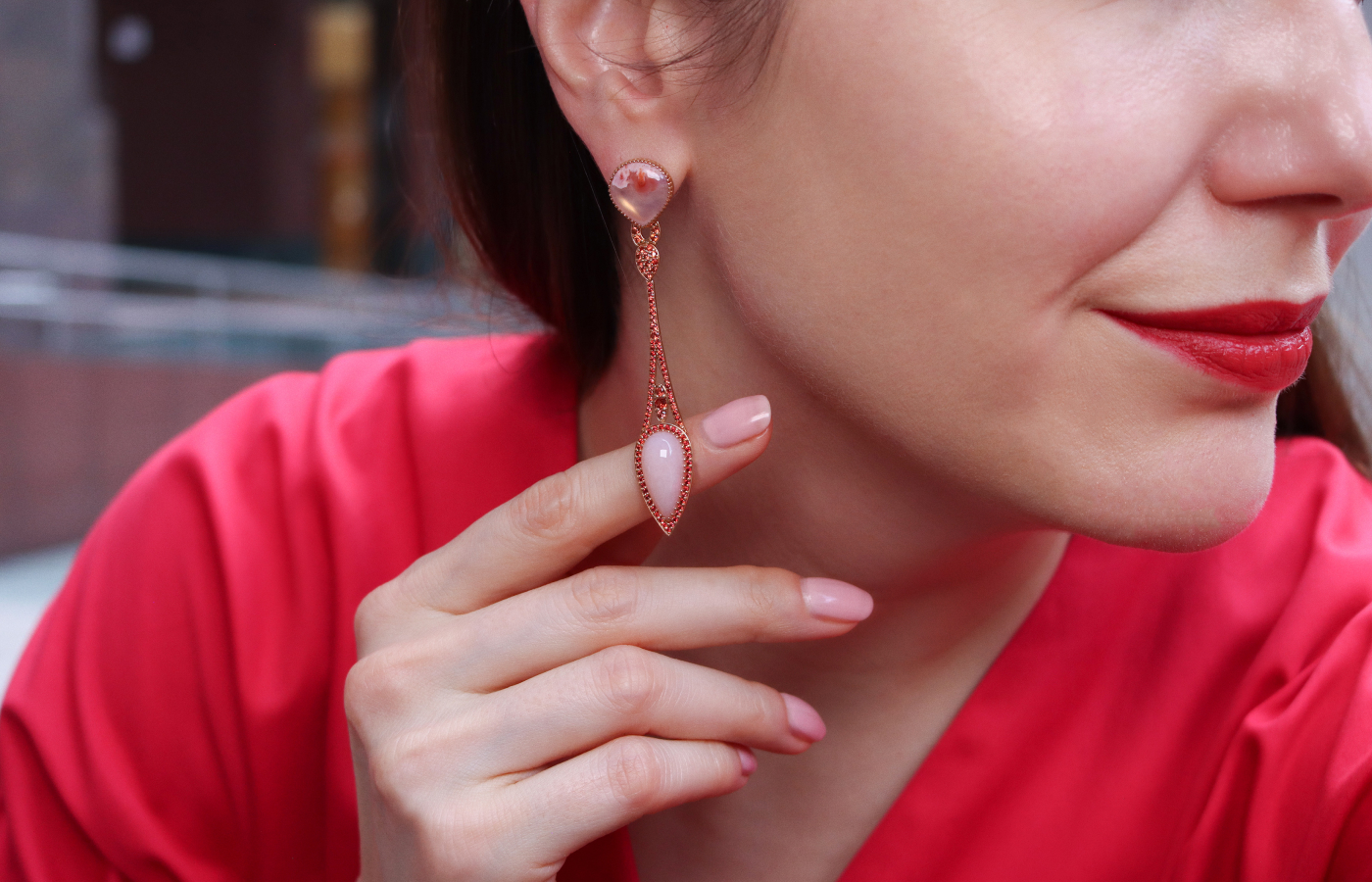  Susana Grau Batlle Evolution through Light ‘Light 4’ earrings with 12.06 carats of pink opal, 10.85 carats of agate, and 194 round-cut orange sapphires of 1.87 carats set in 18k rose gold, part of the A Trilogy of Evolution High Jewellery collection