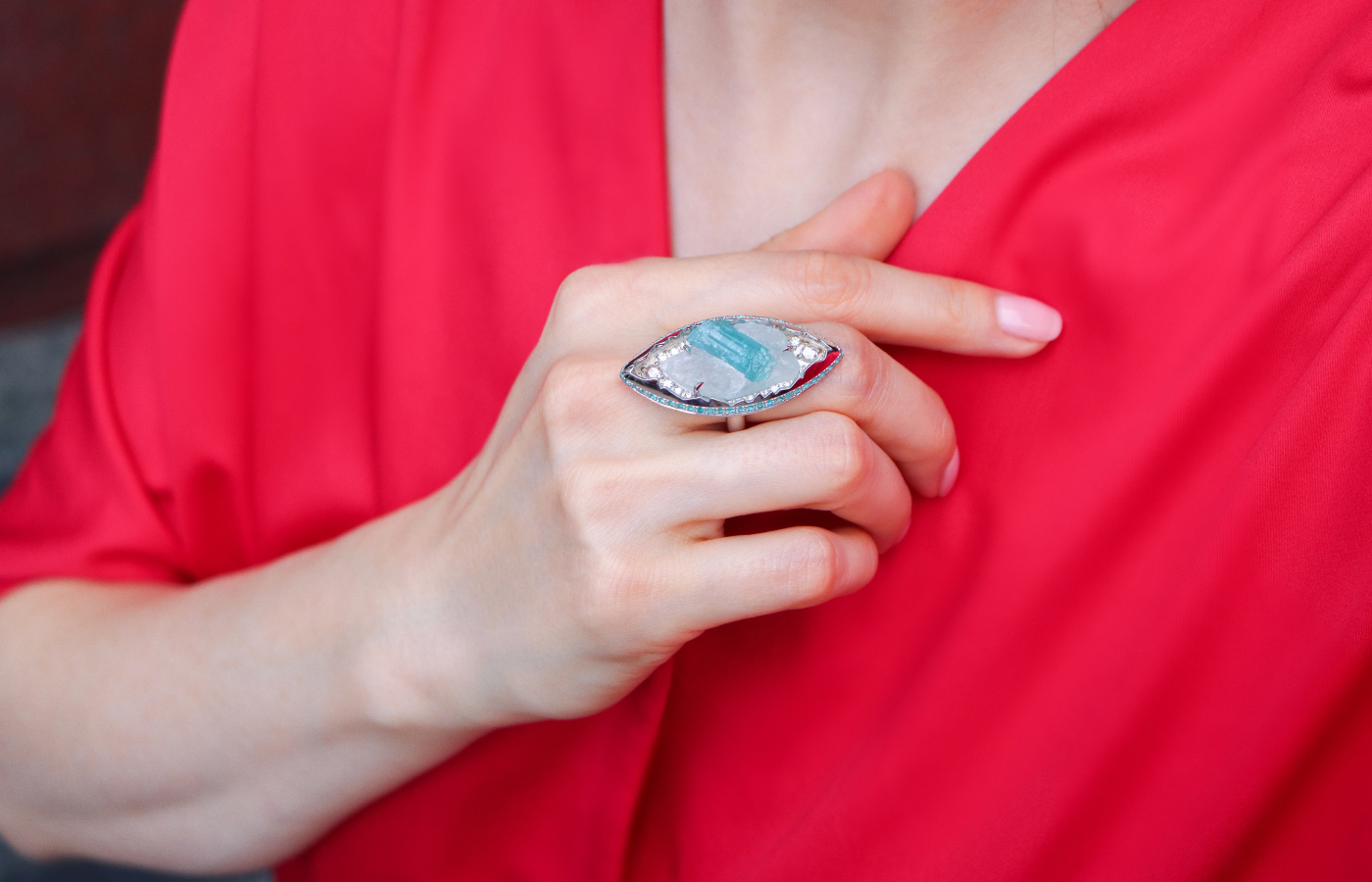  Susana Grau Batlle Evolution through Form ‘Form 1’ ring with a 19.05 carat Paraiba tourmaline in its quartz matrix, further Paraiba tourmalines, brilliant-cut diamonds and rose-cut diamonds set in 18k white gold and platinum, part of the A Trilogy of Evolution High Jewellery collection
