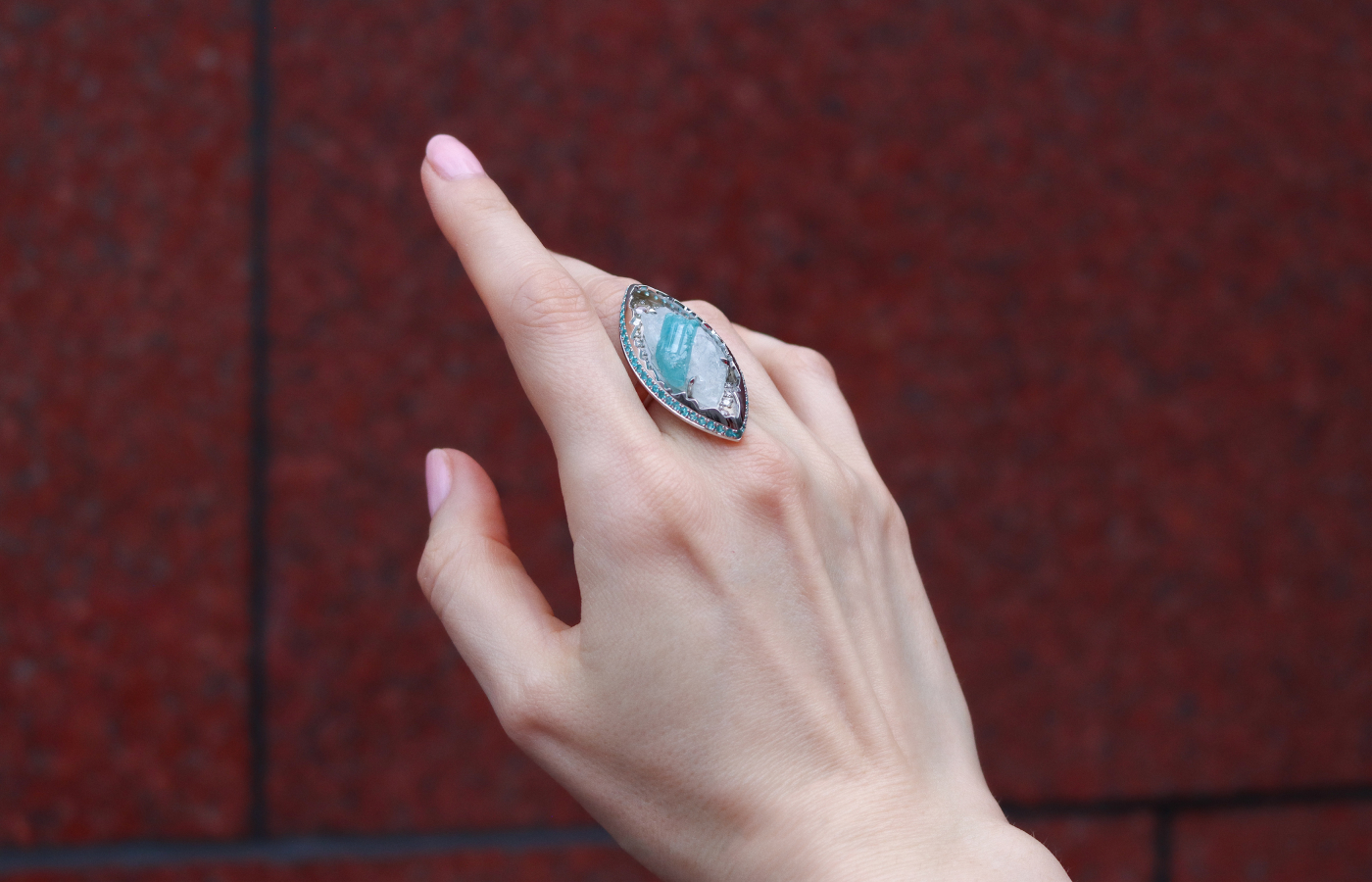  Susana Grau Batlle Evolution through Form ‘Form 1’ ring with a 19.05 carat Paraiba tourmaline in its quartz matrix, further Paraiba tourmalines, brilliant-cut diamonds and rose-cut diamonds set in 18k white gold and platinum, part of the A Trilogy of Evolution High Jewellery collection