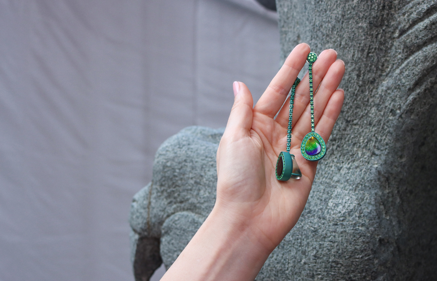 Susana Grau Batlle Evolution through Time ‘Time 3’ earrings with two ammolites of 14.09 carats, 57.46 carats of green quartz, and 32 round-cut green tsavorites set in titanium and 18k white gold, part of the A Trilogy of Evolution High Jewellery collection