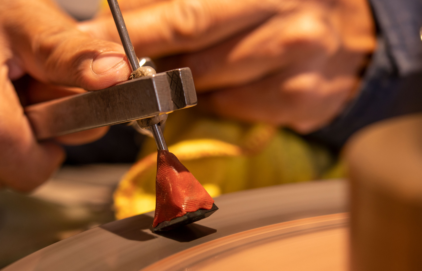  The process of faceting a coloured gemstone for use in a Morebelli jewel