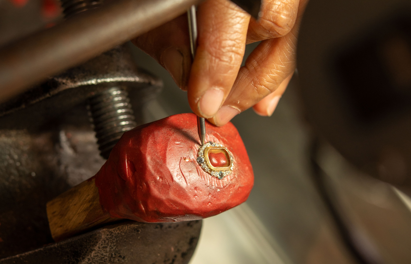 Crafting a piece of Morebelli fine jewellery with gemstones originating from Madagascar