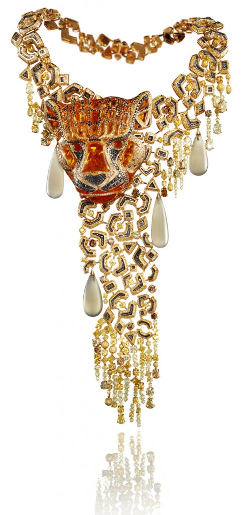 chopard чопард животные ювелирные украшения драгоценности Колье Chopard Пума  из белого и желтого золота с разноцветными бриллиантами, огненными опалами и четырьмя каплеобразными лунными камнями