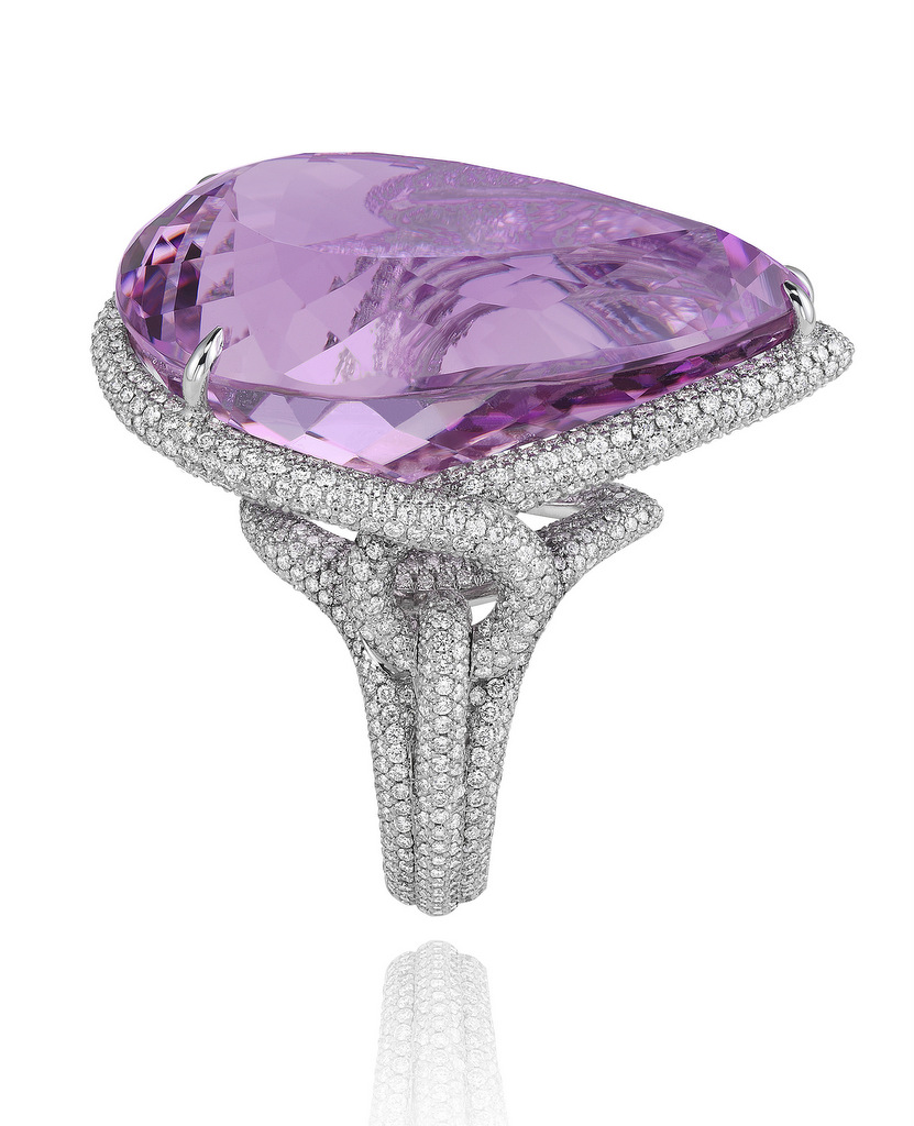 Ring from the Red Carpet Collection in 18ct white gold set with a pear-shaped kunzite (65cts) and diamonds Chopard