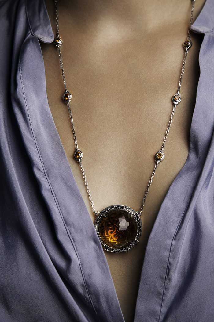 Naumova_necklace_on_model подвеска евгения наумова ювелирные украшения драгоценности