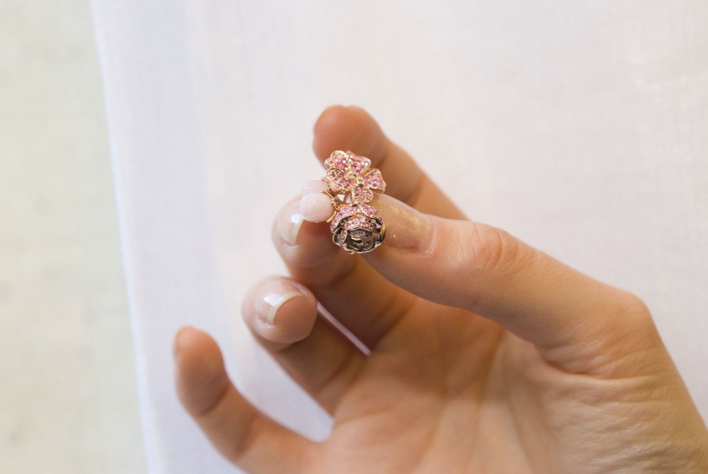 Morphée  Памела Хейстри Кольцо  и серьги "Вишневые цветы"  в розовом золоте с сапфирами, бриллиантами и розовым опалом