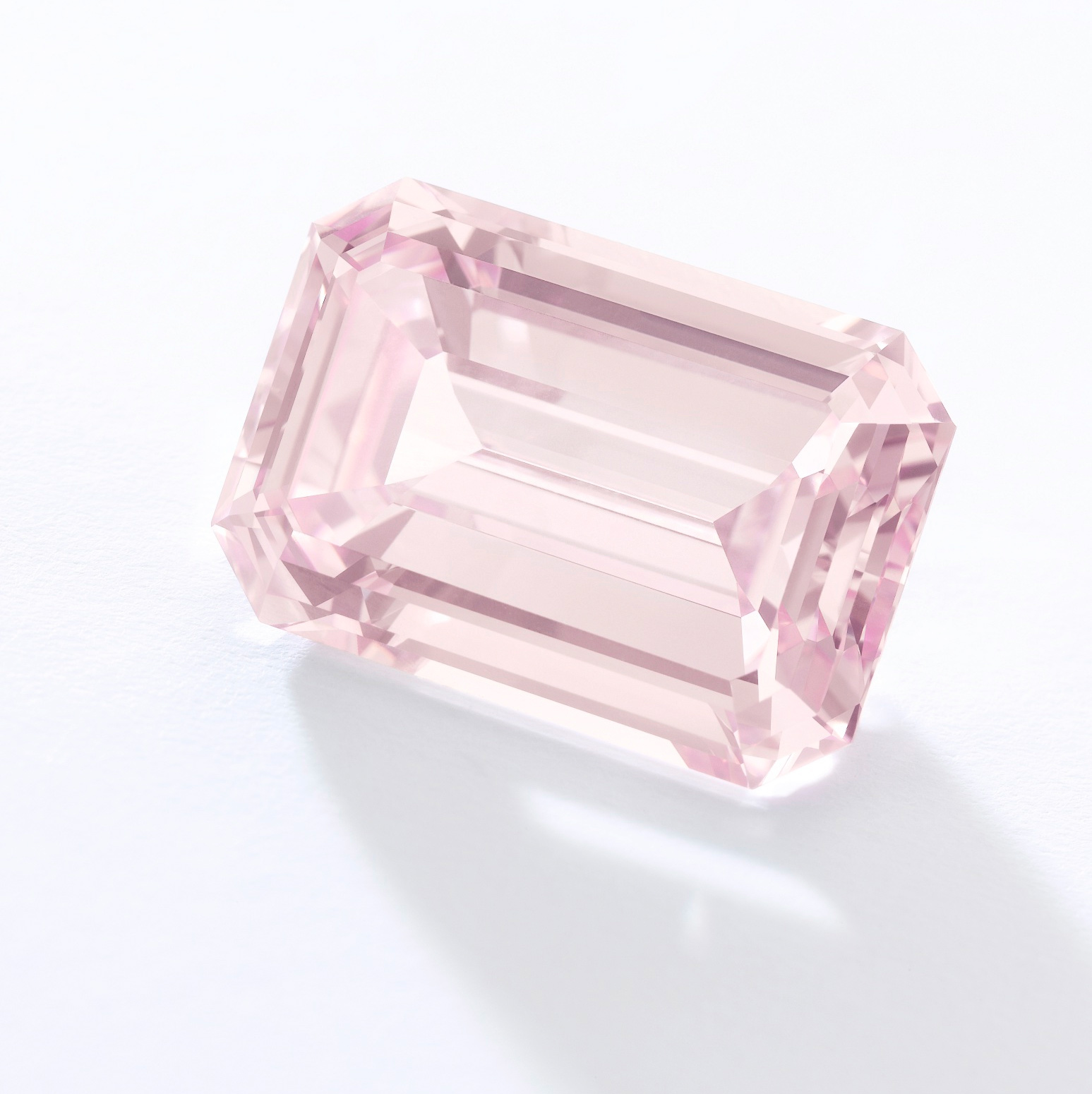 Розовый бриллиант Fancy Intense Pink 17.07 карата