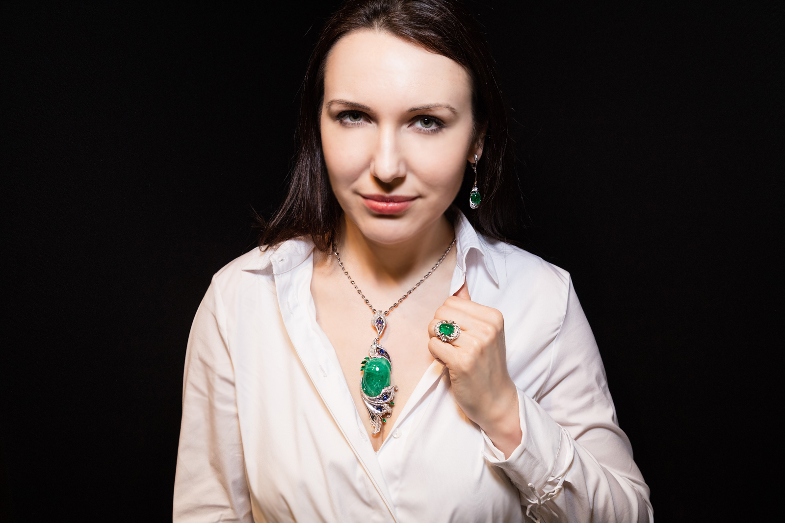 Ringo Heart of the Urals necklace with 105-carat emerald, sapphires and diamonds 