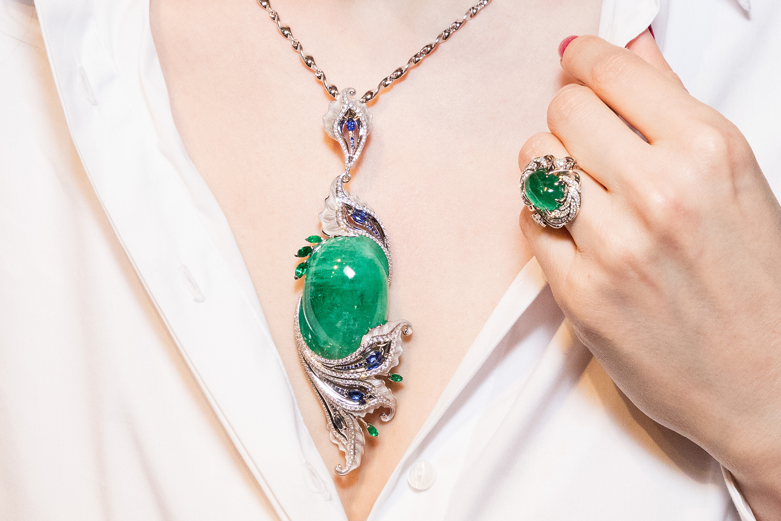  Ringo Heart of the Urals necklace with 105-carat emerald, sapphires and diamonds