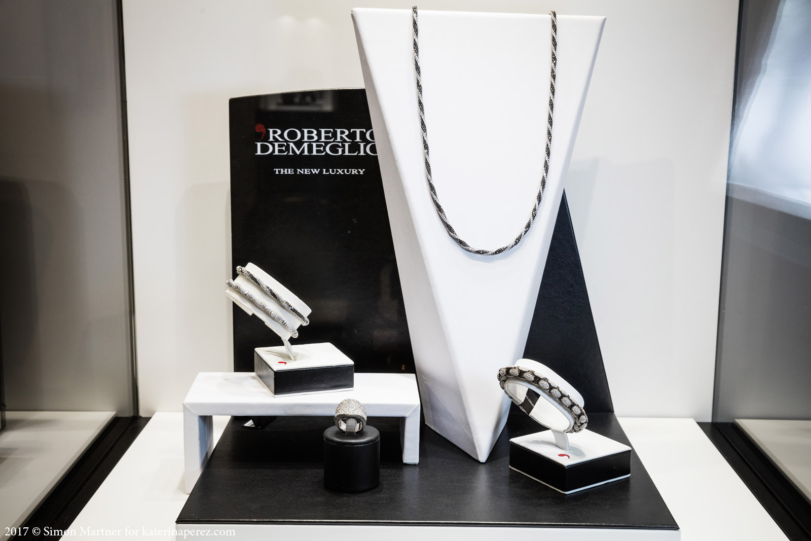  Roberto Demeglio award-winning Monalisa necklace and other jewels