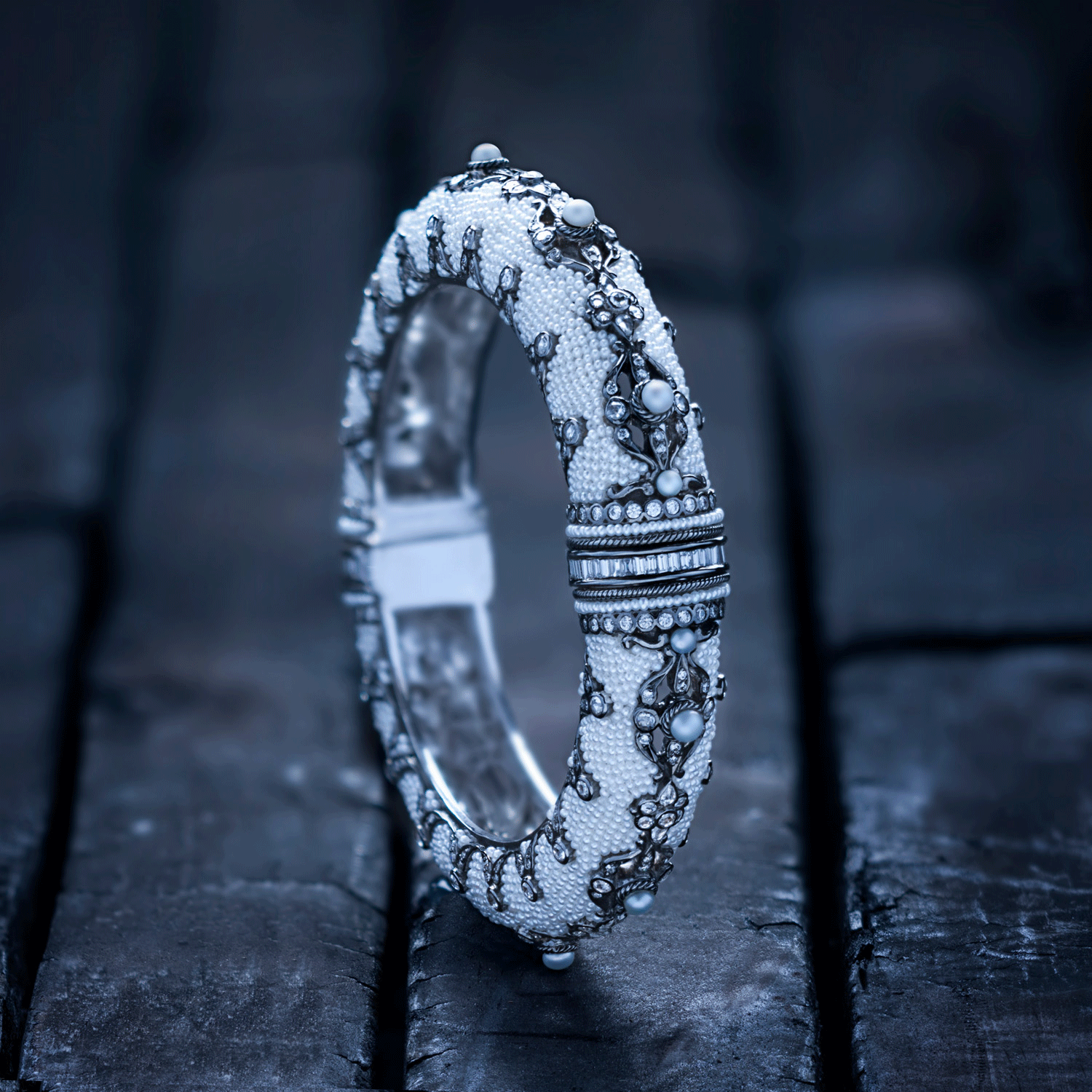  Moksh bangle with Keshi pearls and diamonds from TAANTVI collection