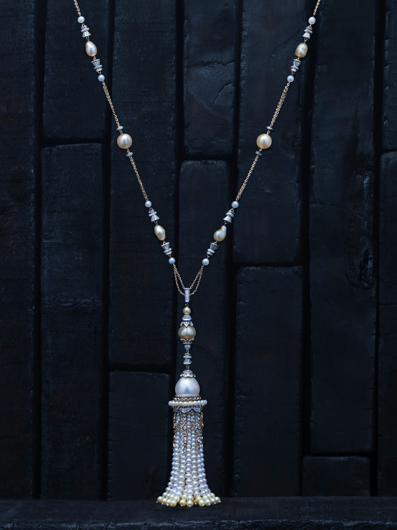  Moksh necklace in yellow gold with pearls from TAANTVI collection