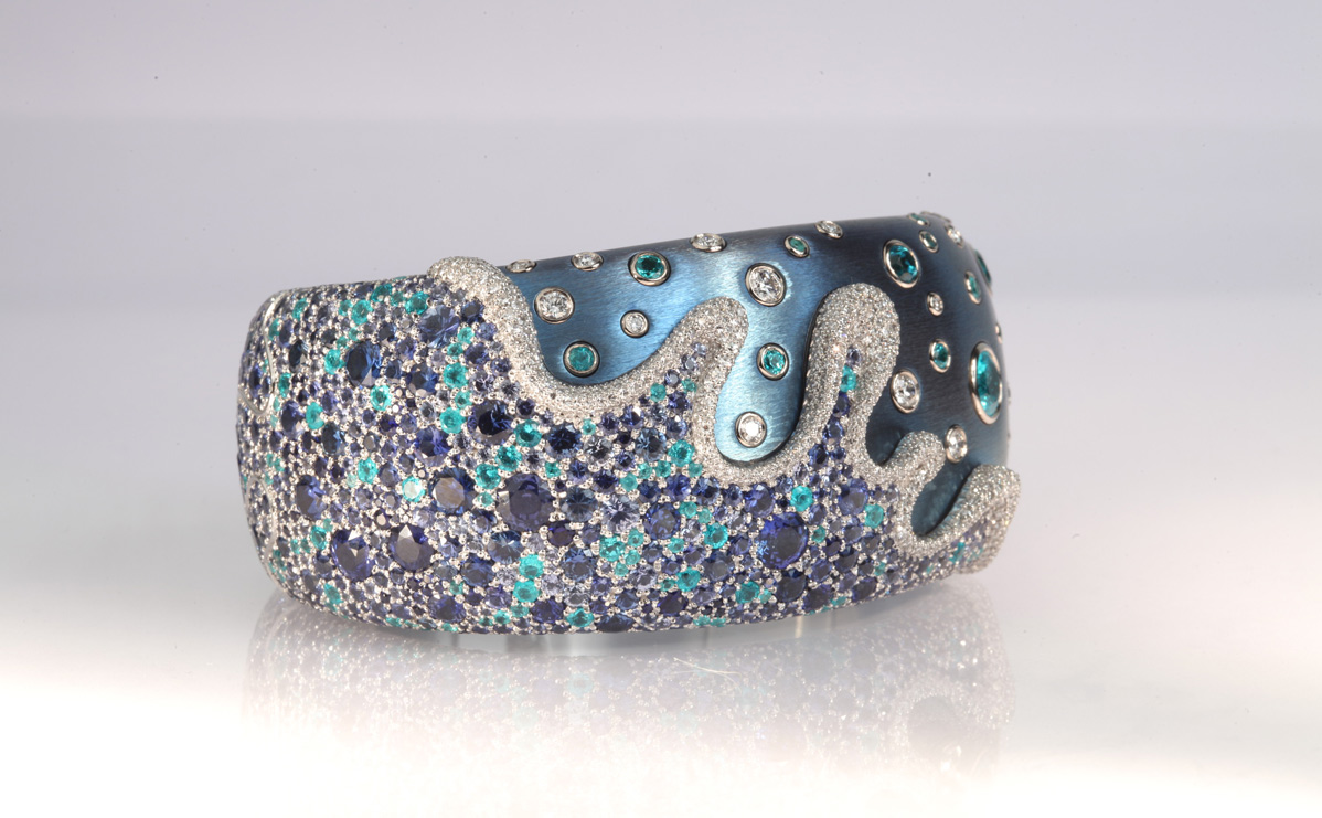 Wave bracelet in white gold and titanium with paraiba tourmalines, diamonds and sapphires by Antonio Seijo