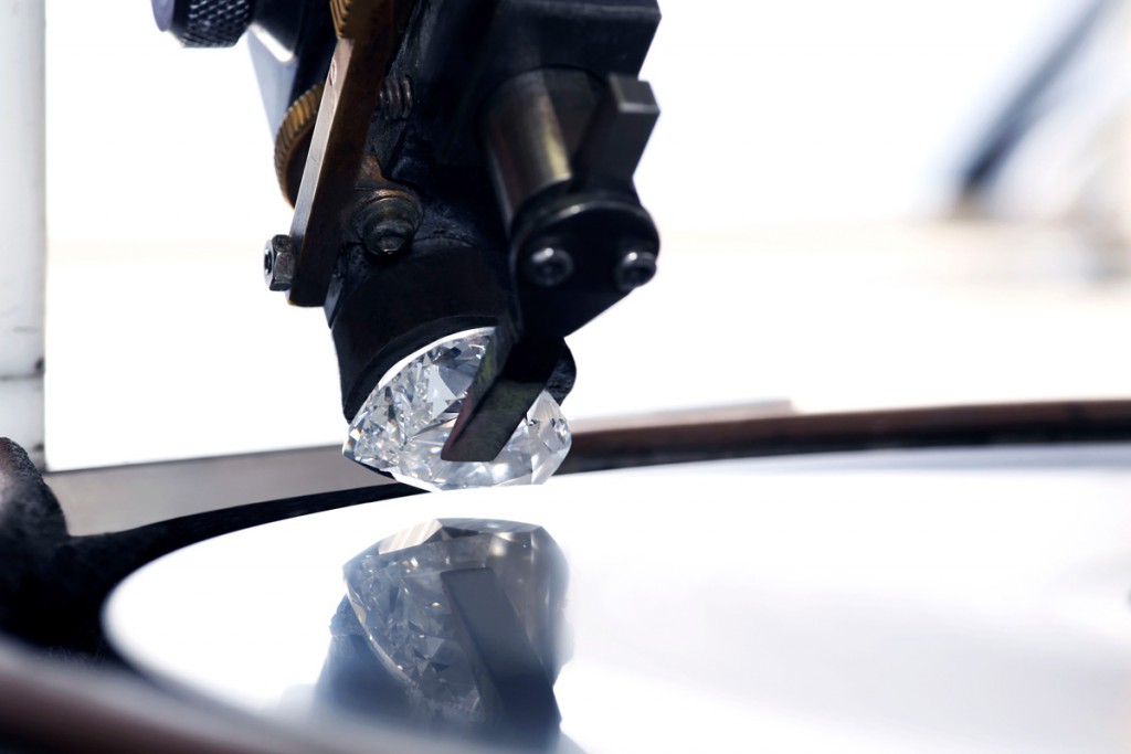 Компания Graff Diamonds представила самый крупный сердцевидный бриллиант