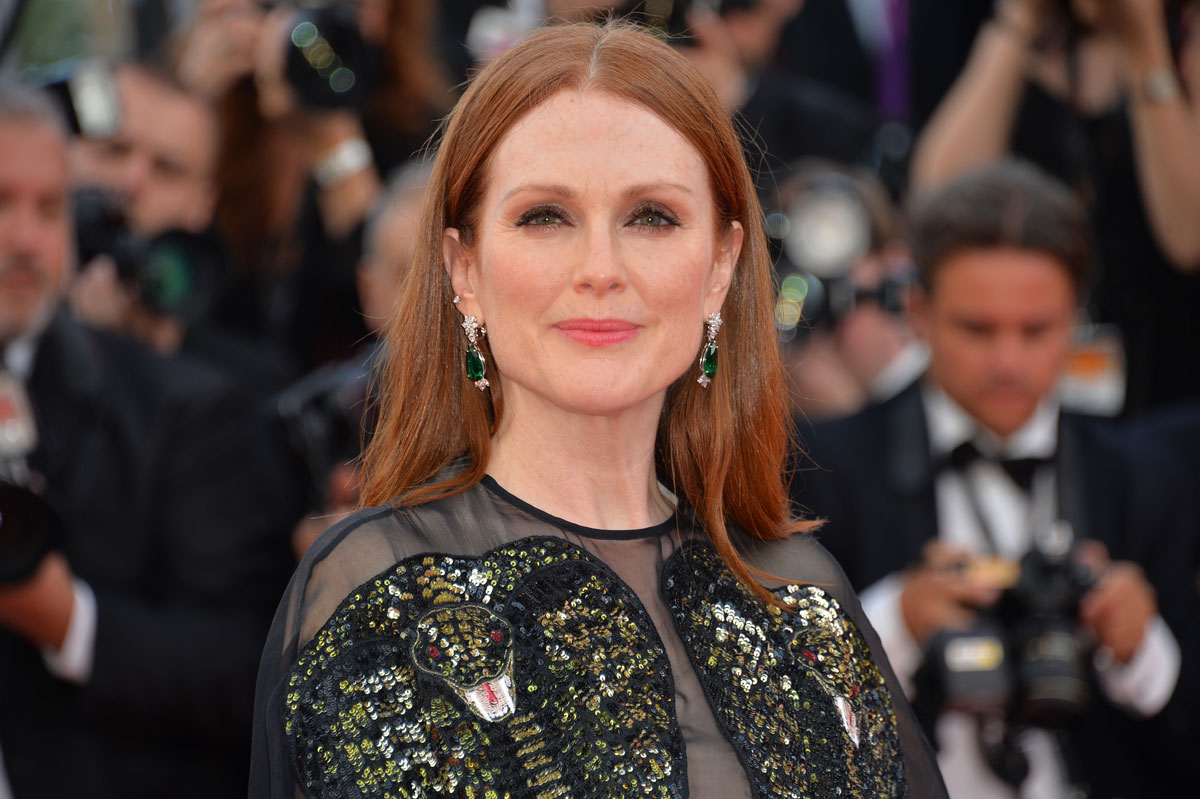  Chopard Green Carpet 2016 collection earrings with Gemfields Zambian emeralds