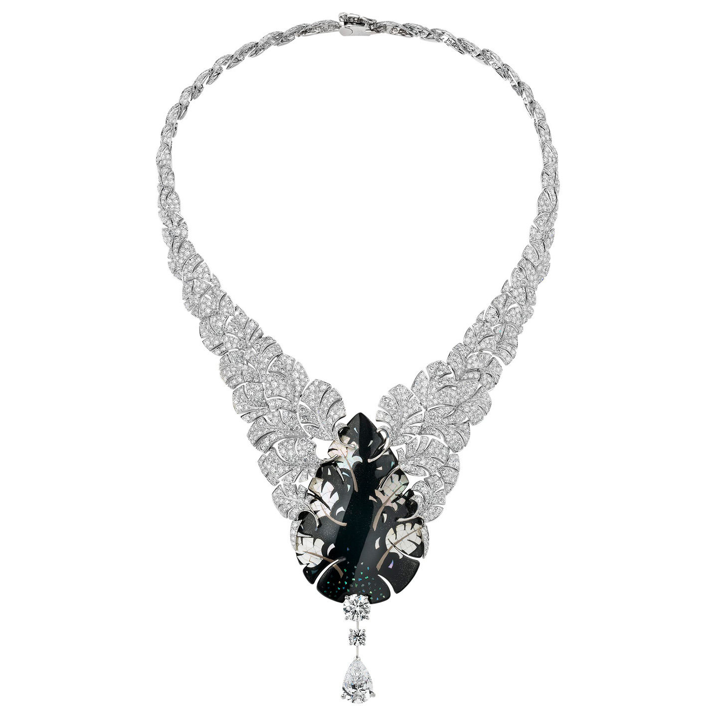 Plume de Chanel necklace made with diamonds and feather made in maki-e technique 