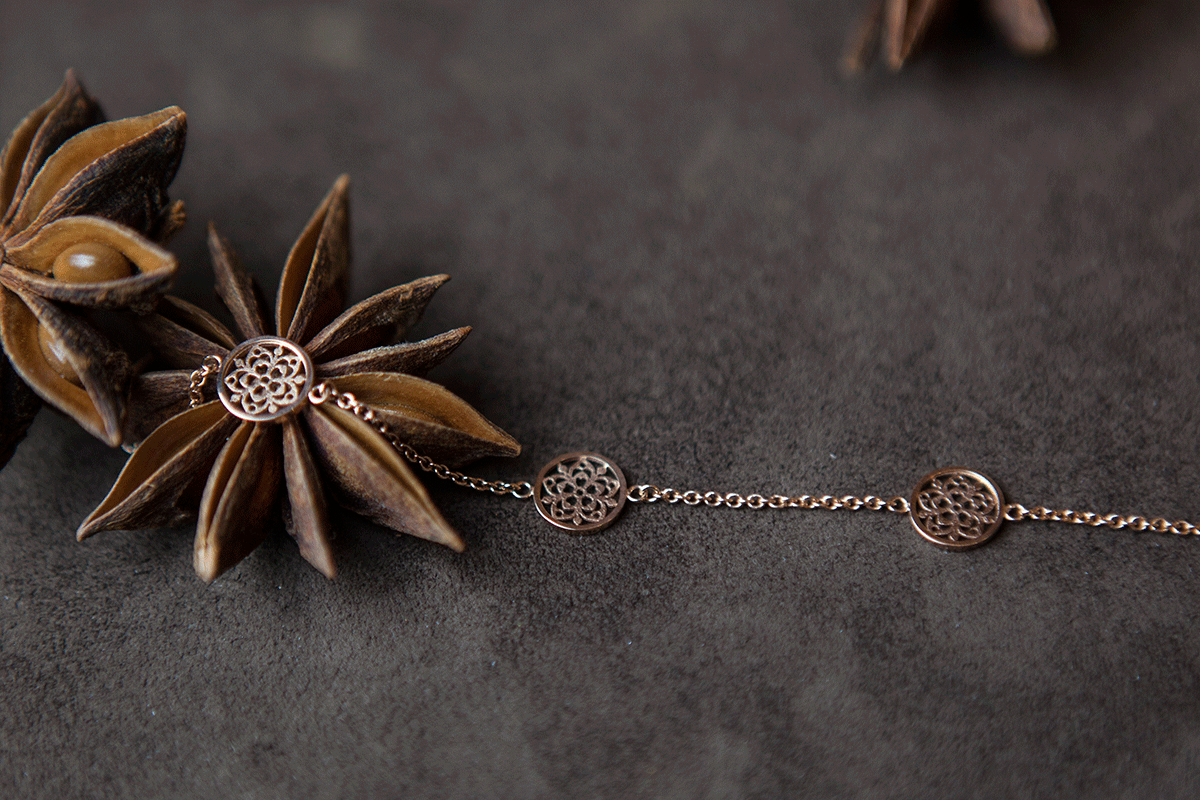 Sautoir from the Anis Flower collection 
