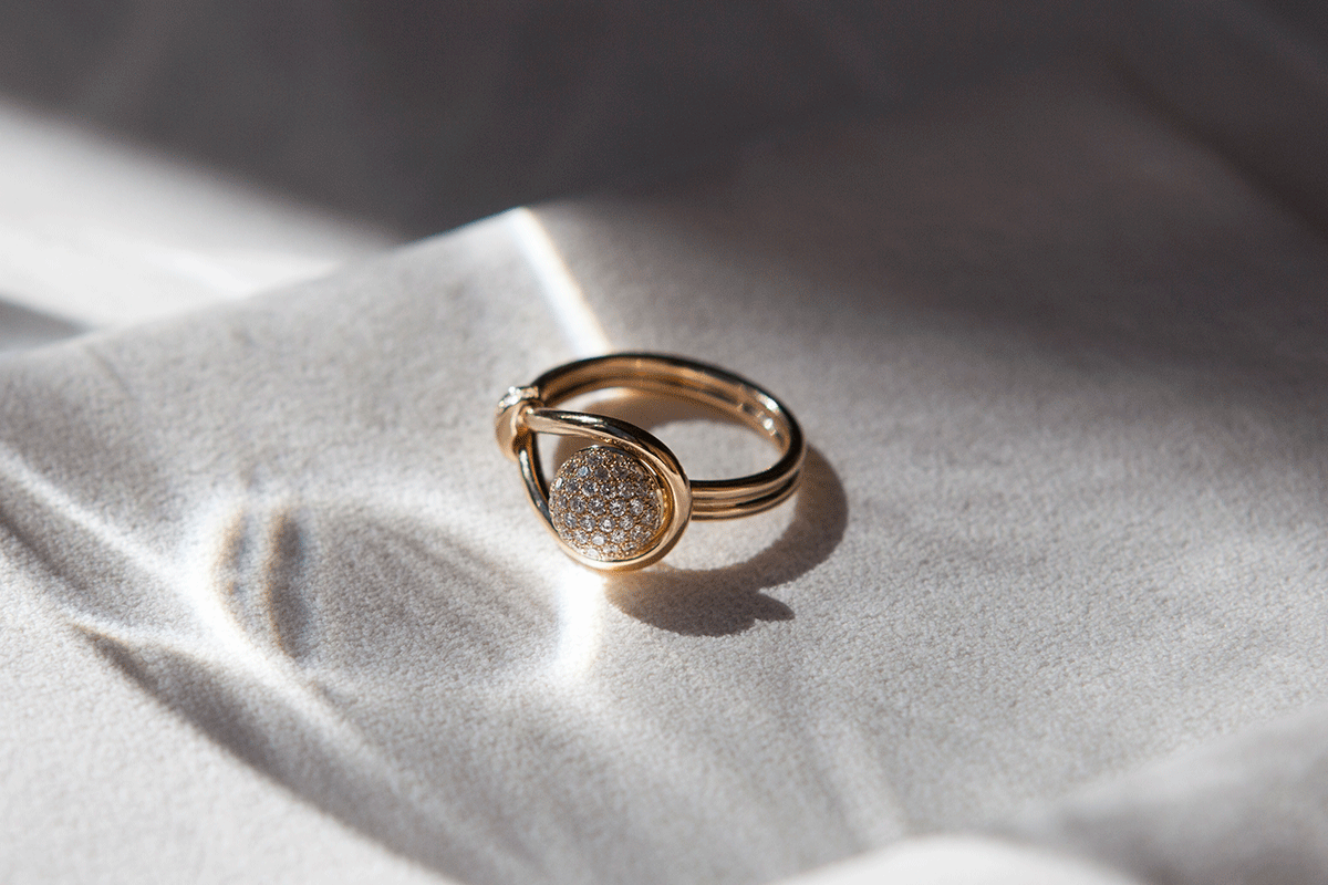 Ring from yellow gold and diamonds from the Pepper collection 