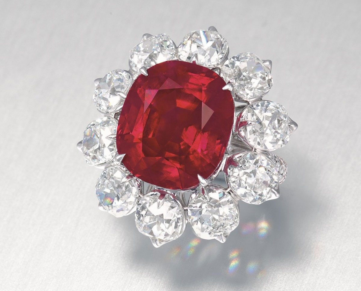 Кольцо с рубином «Багровое пламя» 15.04 cts и бриллиантами