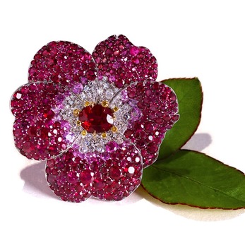 Кольцо 'Ruby rose' из платины с рубинами и бриллиантами