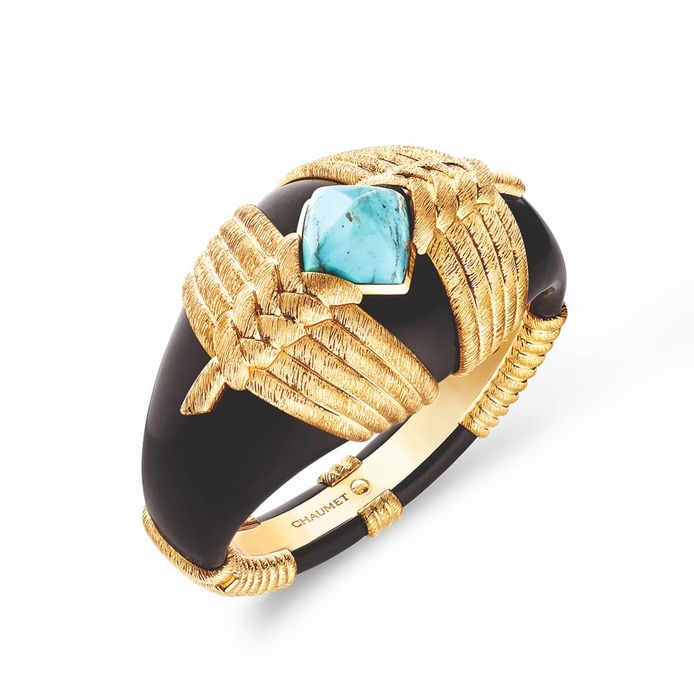 Les Mondes de Chaumet Talismania bracelet in ebony and turquoise set in yellow gold