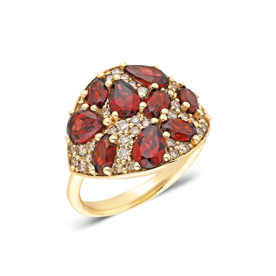 Ring in gold, garnet and diamond