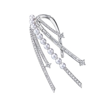 Earring with Akoya pearls and diamonds in white gold
