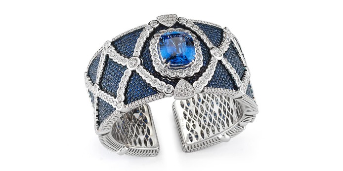 Cuff with sapphires and diamonds in white gold