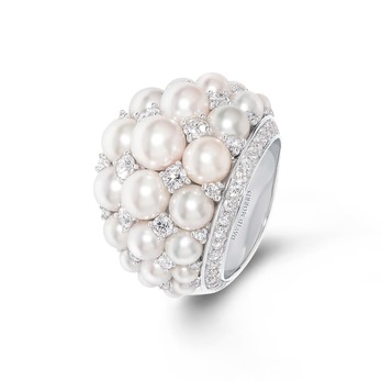 Pearl Deco ring with Akoya pearls and micro-set diamonds