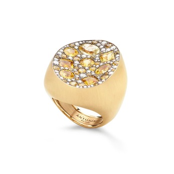 Extraordinaire ring with a mosaic yellow sapphires and diamonds 
