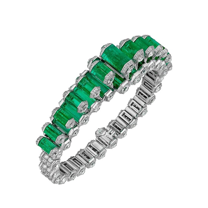 Magnitude bracelet with 25 raw emeralds totalling 38.81 carats mounted on an 18K white gold frame with diamonds 
