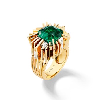 Perspectives de Chaumet Skyline ring with a 7.29 carat Colombian emerald and diamonds in 18k yellow gold 