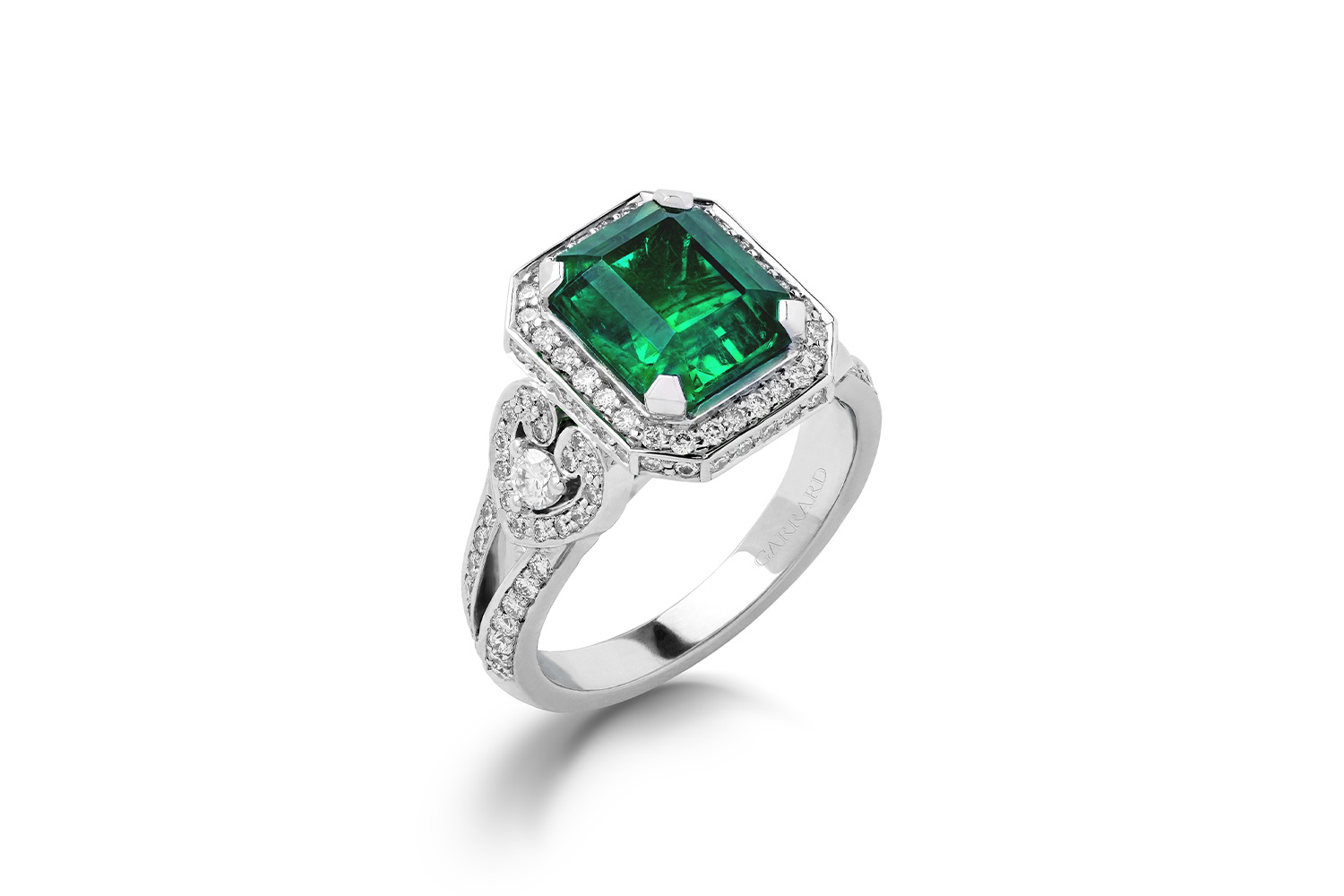 Emerald white. Garrard 1735 Emerald Ring. Кольцо с рубином из коллекции Jewelled Vault, Garrard. Кольцо с квадратным изумрудом. Кольцо с квадратным изумрудом и бриллиантами.