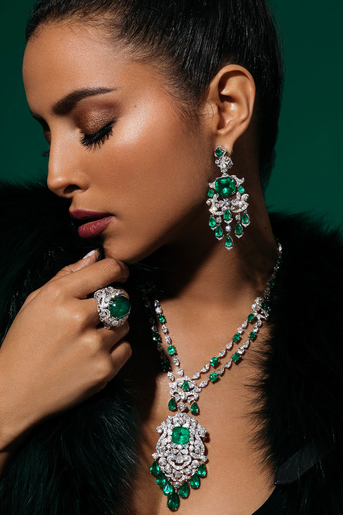 Colombian emerald and diamond suite, including a necklace, cabochon ring and earrings