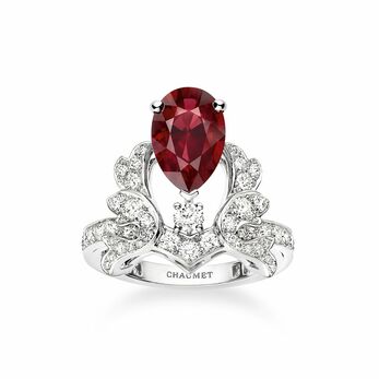 Soir de Fête ring in 18k white gold, set with a pear-shaped ruby of around 2.50 carats from Mozambique and brilliant cut-diamonds