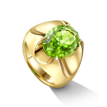 Spear Tip ring with a 3.94 carat oval-shape Fuli Gemstones peridot in yellow gold 