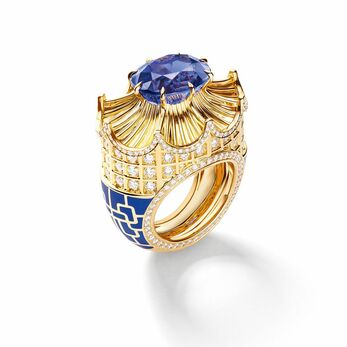 Кольцо Qianlong из желтого золота и лака с бриллиантами классической огранки и одним ярким фиолетово-голубым танзанитом овальной огранки весом 9,58 карата