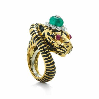 Tiger ring with a carved emerald, cabochon rubies, brilliant-cut diamonds and black enamel in 18K gold and platinum