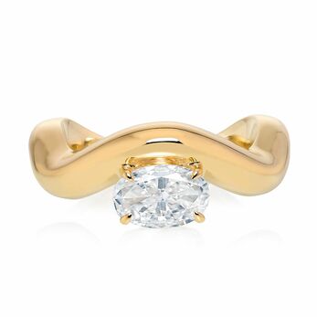 Augusta ring with an oval-shaped diamond in 18k yellow gold