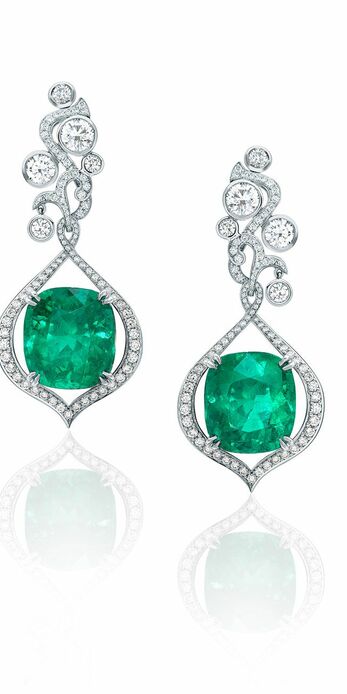 Greenfire Colombian emerald earrings with pavé diamonds and brilliant-cut diamonds