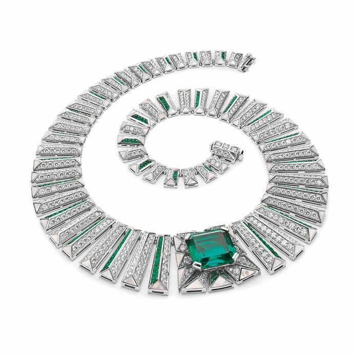 Necklace with a 21.49 carat square-cut emerald, 222 buff-top emeralds of 12.81 carats, and 20.95 carats of pave-set diamonds with mother of pearl elements in platinum
