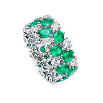 Soirée ring in white gold with brilliant-cut diamonds and oval-cut emeralds