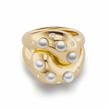 Ring in gold and pearl