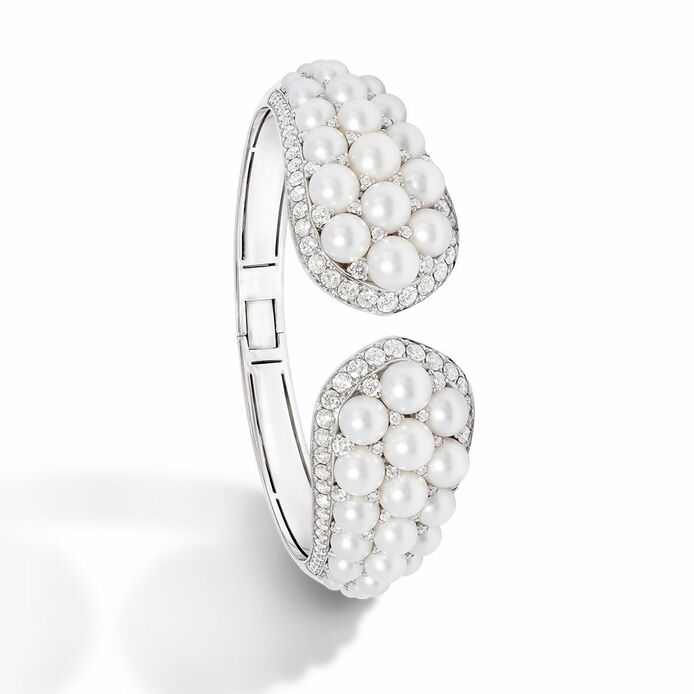 Pearl Rose Deco bangle with Akoya pearl, white diamonds and white gold
