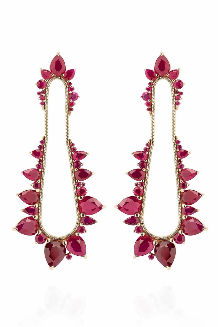Earrings in gold and ruby