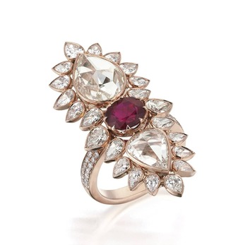 Ring in gold, ruby and diamond