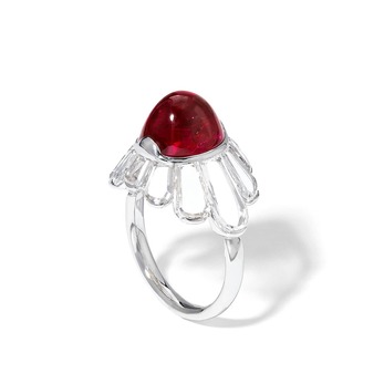 Ring in ruby and diamond