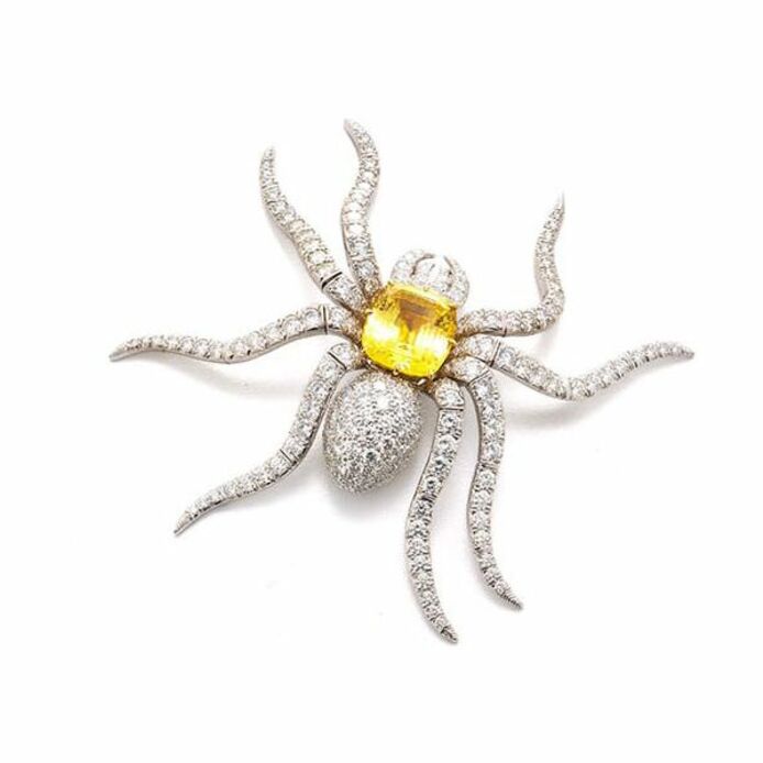 Spider brooch in platinum and gold, set with brilliant-cut diamonds and a cushion cut yellow-sapphire 