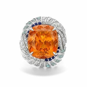 Rio ring set with platinum, a 21.56-ct cushion-cut mandarin garnet in platinum, brilliant cut Paraibas and diamonds 

 